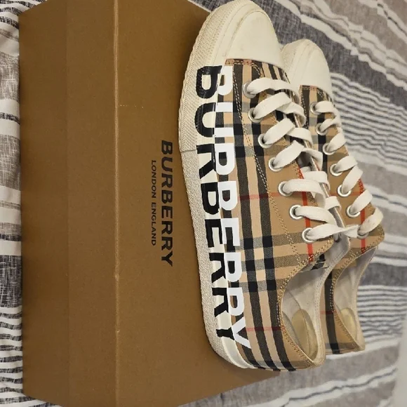 Burberry Striped Low-Top Sneakers in Black and White - Picture 3 of 4